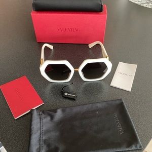 Woman’s sunglasses Valentino